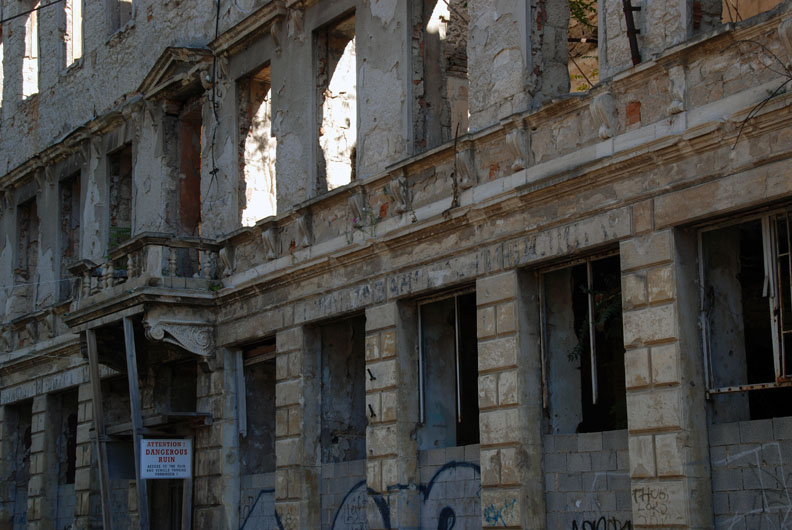 building with a dangerous ruin sign