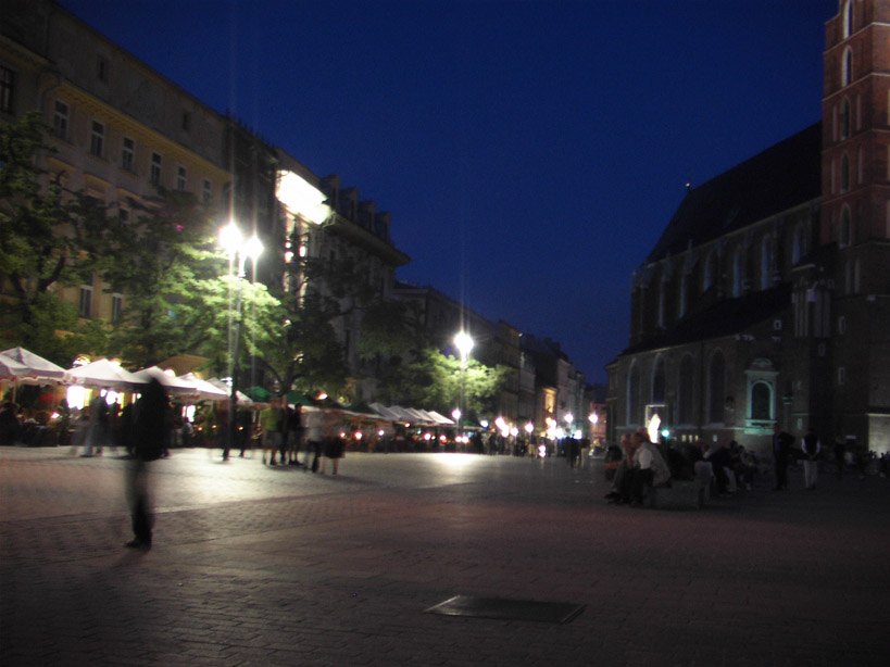 Renek Glowny at night