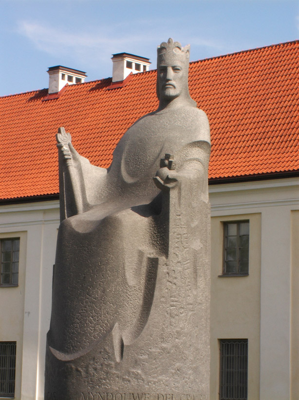 statue of king